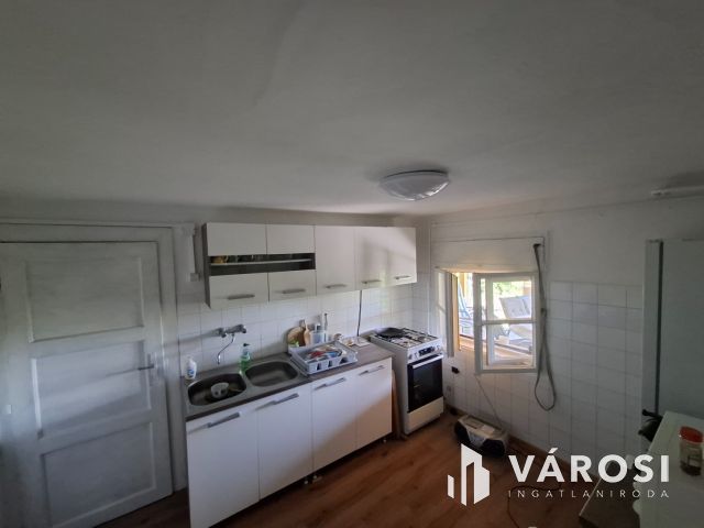 Több szobás családi ház eladó Ábrahámhegyen