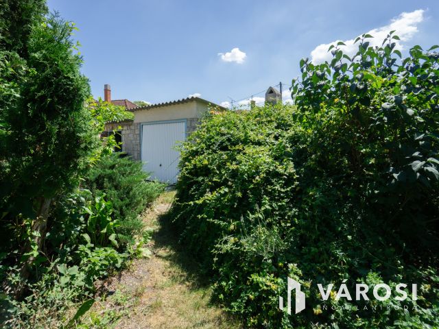 Kedves kis ház frekventált helyen, vállalkozási céllal is