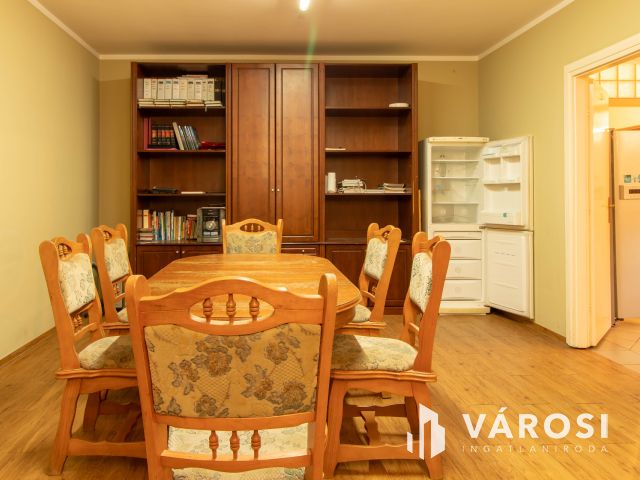 Luxus méret,  – kivételes családi ház Tinnyén!
