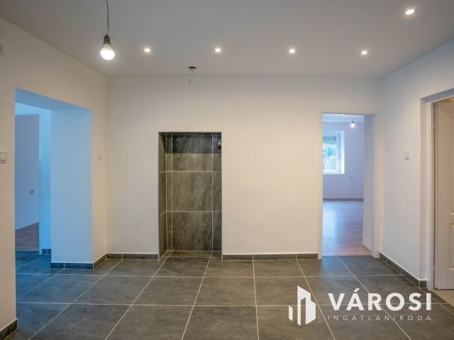 Kétgenerációs otthon a Várfürdő közelében