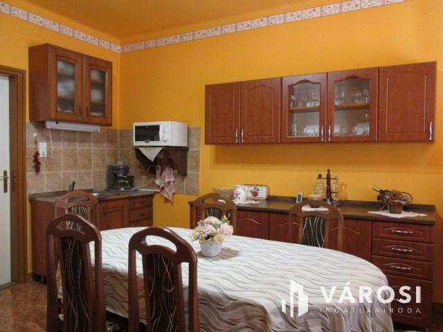 Nagyszerű állapotban lévő tágas otthon