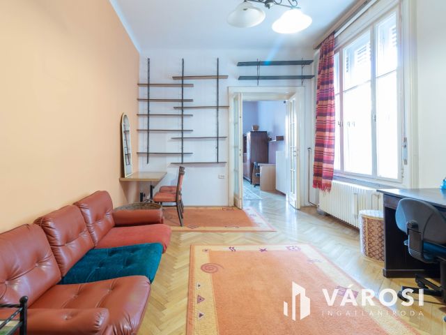 72 m2-es lakás, pár lépés a Duna, a Fővám tér, a Corvinus
