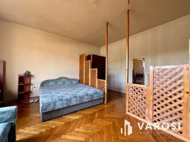 Budapesti úton 2. emeleti, erkélyes lakás eladó!