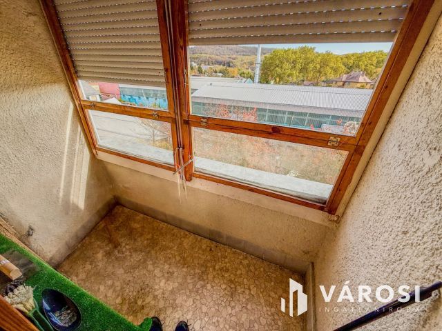 Budapesti úton 2. emeleti, erkélyes lakás eladó!